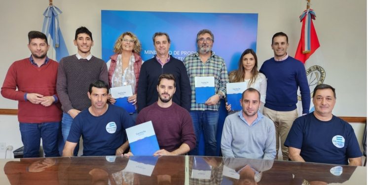 La provincia entregó matrículas a nuevas cooperativas del dpto. San Jerónimo