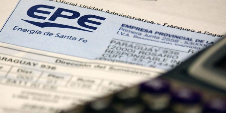 El gobierno provincial suspendió aumentos de tarifas de agua y luz a corto plazo.