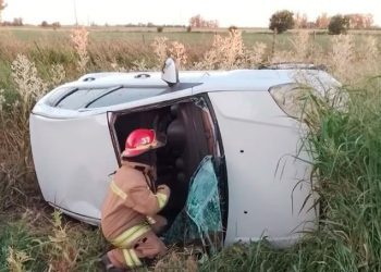 Despiste y vuelco en solitario en Ruta 65