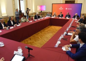 Pullaro encabezó una reunión de gabinete ampliado con legisladores