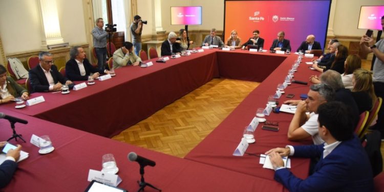 Pullaro encabezó una reunión de gabinete ampliado con legisladores