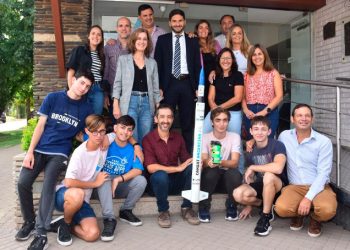El Gobernador reconoció a los jóvenes del Club de Ciencias de la Escuela Técnica de Roldán
