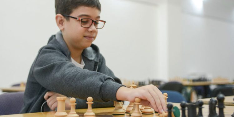 Es argentino, tiene 10 años y le ganó al Nº 1 y cinco veces campeón mundial de Ajedrez