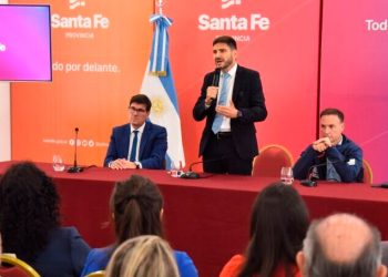 Pullaro: Los docentes que quieran trabajar son los que con nosotros van a mejorar sus salarios