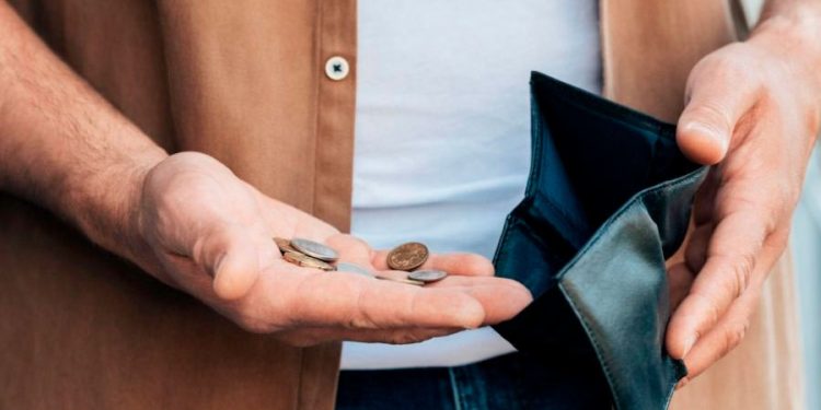 Datos oficiales: El salario promedio de los trabajadores formales ya está por debajo de la línea de la pobreza