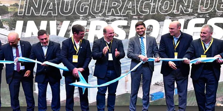 El intendente Meyer y el gobernador Pullaro participaron de la inauguración de Inversiones Pla By John Deere