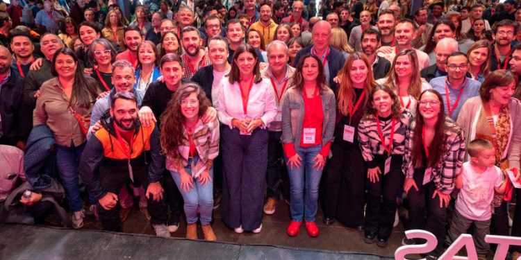 El socialismo santafesino renovó sus autoridades con un fuerte respaldo a Unidos y proyectando una alternativa nacional