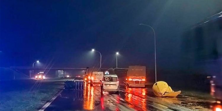 AROCENA: Derrame de líquido desconocido sobre Autopista en Km 97