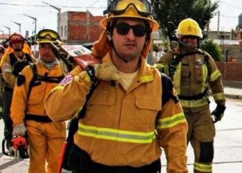 Bombero sangenarino combate incendios en Córdoba