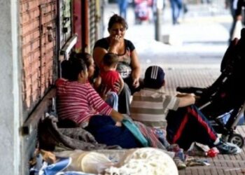 La pobreza subió a 52,9% en el primer semestre de 2024 y afectó a casi 25 millones de personas