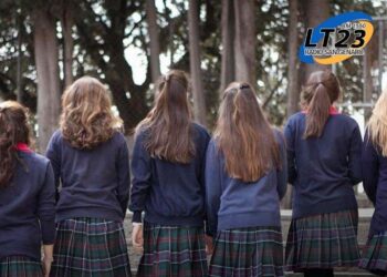 Un colegio secundario de Córdoba prohibió el uso de polleras en los uniformes de sus alumnas por «exhibicionesindeseables»