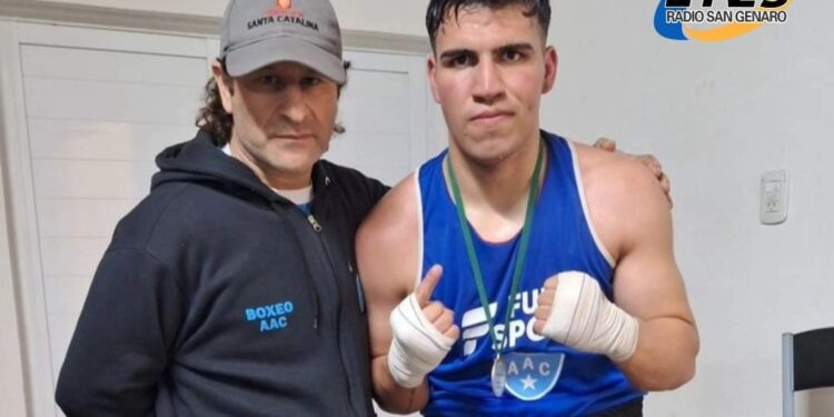 El parejense Sebastián Pérez se coronó campeón interprovincial de boxeo.