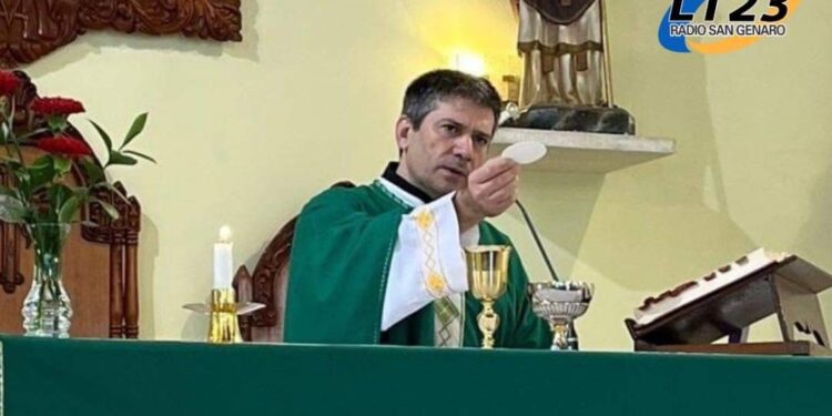 El Padre Nicolás dio sus primeras misas en la Parroquia y Capilla de San Genaro. También en la Parroquia San Fernando de Centeno.