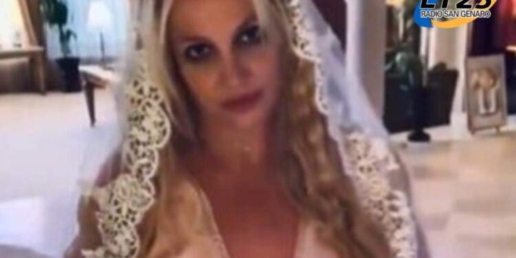 Britney Spears anunció en sus redes sociales que se casó con ella misma