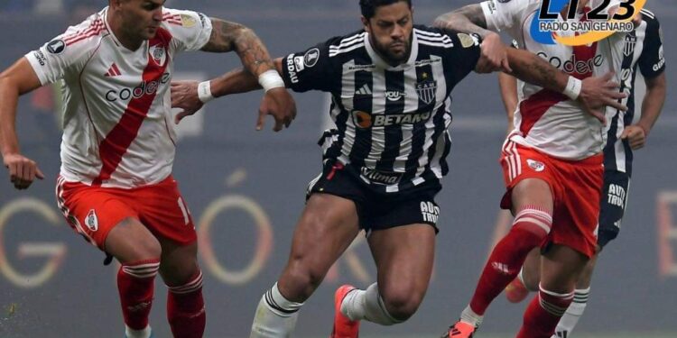 Atletico Mineiro goleó en Brasil al River de Gallardo.