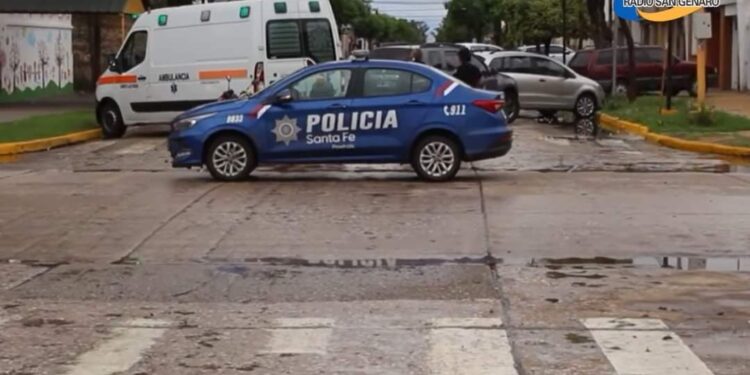 Las Rosas: Un inspector fue embestido por un vehículo.