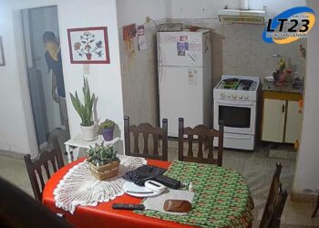 Un delincuente ingresó a una vivienda y permaneció en ella durante más de tres horas, aparentemente «conviviendo» con los propietarios que se encontraban en el lugar.