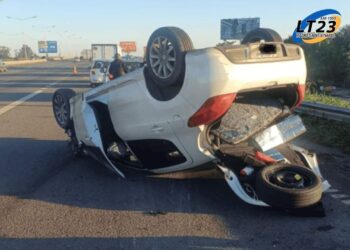 Impactante accidente en circunvalación con un camión y dos automóviles
