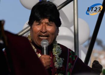 Evo Morales denunció que le dispararon 14 veces a su vehículo y que hirieron a su chófer