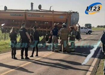 San Jorge:Accidente en Ruta 13 entre un auto y un equipo rural. Solo daños materiales.