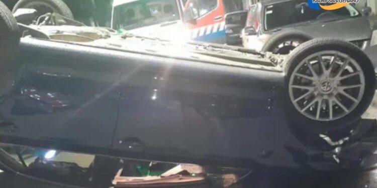 Violencia de género: atropelló a su expareja, chocó a dos autos y terminó volcando