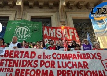 Fuerte reclamo frente a la sede de la Gobernación contra la «criminalización de la protesta social».
