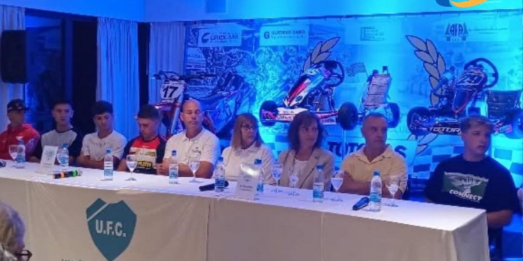 Presentaron el master de pilotos en el natatorio parque del UFC