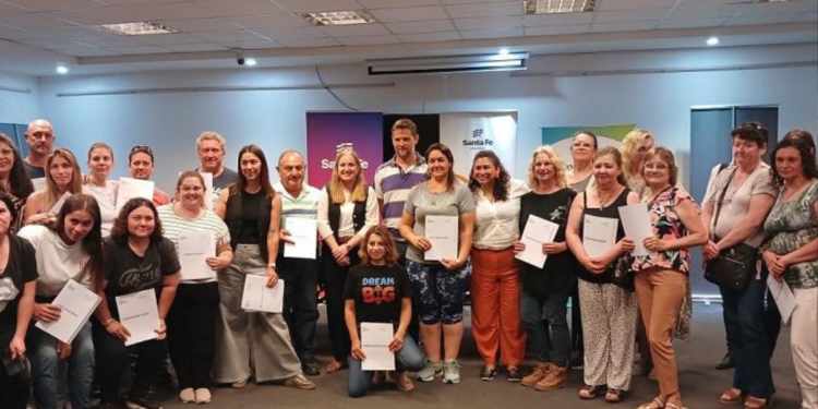 Gálvez: 20 emprendedores de la ciudad recibieron créditos del Banco Solidario