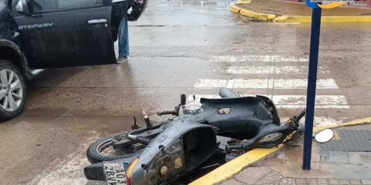 Coronda: Accidente de tránsito en Coronda entre motocicleta y automóvil. Sin Lesionados.