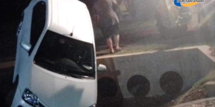 Larrechea: Vuelco anoche en un auto, su conductora no sufrió lesiones