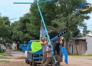 San Genaro: instalaron las columnas de alumbrado público en el futuro Boulevard Nilson Maritano.