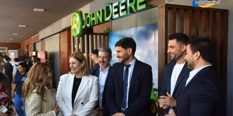 Pullaro: “La Expo Empleo muestra que Santa Fe está recuperándose y articula entre el sector público y privado las necesidades de muchos santafesinos”