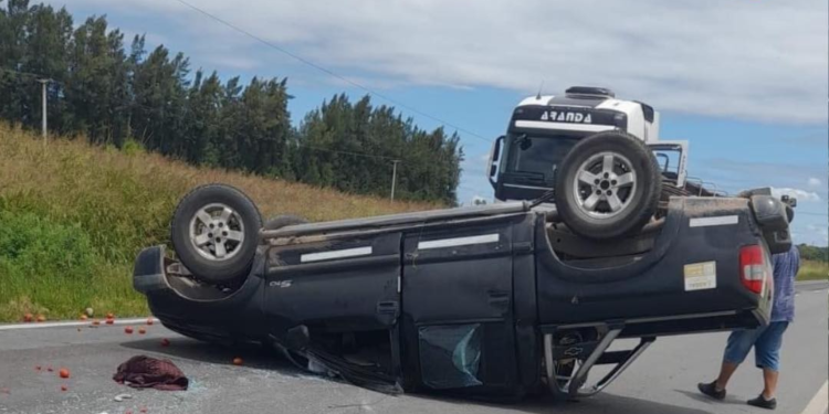 Hace instantes: Una camioneta volcó en la Ruta 11 en Desvío Arijón
