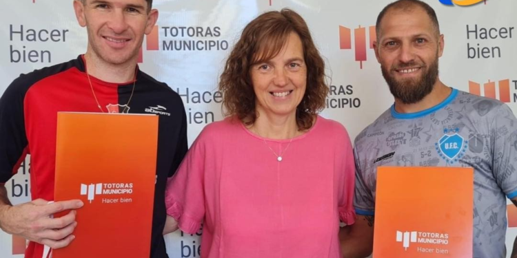 Totoras homenajeo a Daniel Boero y Lucas Domingo, referentes del fútbol regional