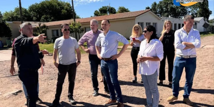 Recorrida con buenas noticias para Iriondo: Rasetto, Enrico y Funcionarios Provinciales.