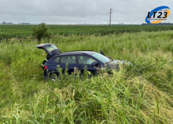 Las Parejas: Despiste de un auto en Ruta 178 a la altura de campo Cavalo. Lesiones leves.