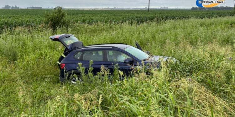 Las Parejas: Despiste de un auto en Ruta 178 a la altura de campo Cavalo. Lesiones leves.