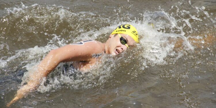Aquiles Balaudo: “En ningún lugar del mundo la gente acompaña a los nadadores por más de 50 kms”