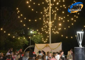 TOTORAS: ¡ENCIENDEN  EL ARBOLITO DE NAVIDAD EN PLAZA 25 DE MAYO!