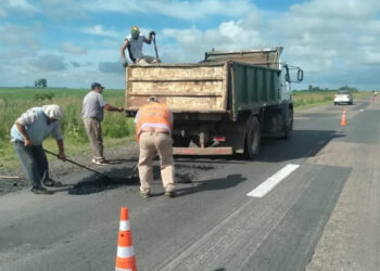 COMENZÓ EL BACHEO DE RUTA 33 EN PUJATO