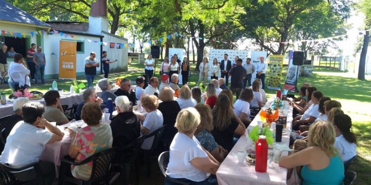 Actitud Verano: presentaron las colonias de vacaciones para personas mayores
