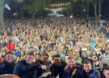 «Funes Vibra» hizo bailar a toda la ciudad: más de 20.000 personas disfrutaron de una noche única