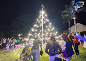 GÁLVEZ: SE ENCENDIÓ ESTE DOMINGO ÁRBOL DE NAVIDAD
