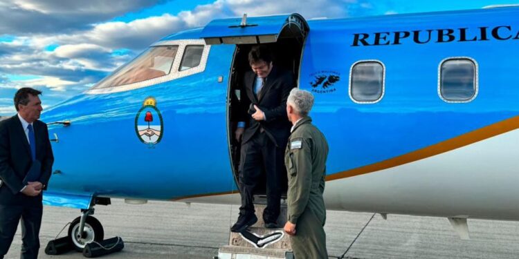 Milei pidió vacaciones «gasoleras», pero dos ministros se van a Miami y Disney