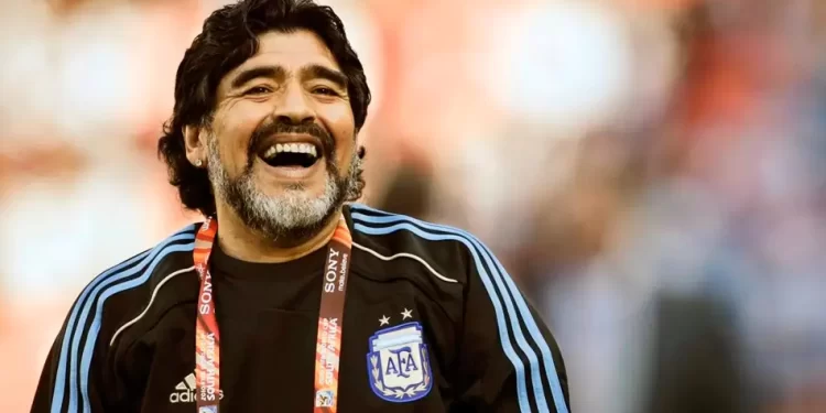 Subastaran un mechón de pelo de Diego Maradona en París