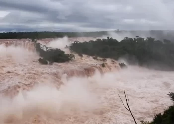 MISIONES: Por la crecida del caudal, sigue cerrado el circuito de la «Garganta del Diablo»