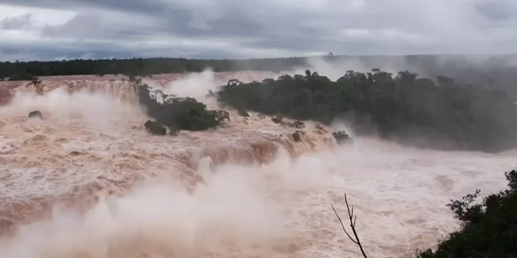 MISIONES: Por la crecida del caudal, sigue cerrado el circuito de la «Garganta del Diablo»