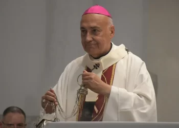 MONS. SERGIO FENOY «EN ESTA NAVIDAD DIOS ENCIENDE LA CHISPA REVOLUCIONARIA DE SU TERNURA»