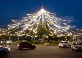ROSARIO: EL SÁBADO SE ENCIENDE EL TRADICIONAL ARBOLITO NAVIDEÑO EN OROÑO Y PELLEGRINI