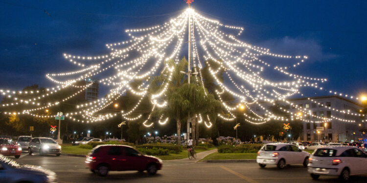 ROSARIO: EL SÁBADO SE ENCIENDE EL TRADICIONAL ARBOLITO NAVIDEÑO EN OROÑO Y PELLEGRINI